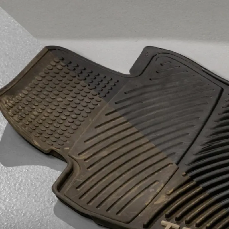 MEGUIARS Foaming Floormat & Carpet Cleaner - Profesjonalna pianka do czyszczenia dywaników, wykładzin i tapicerki 473ml